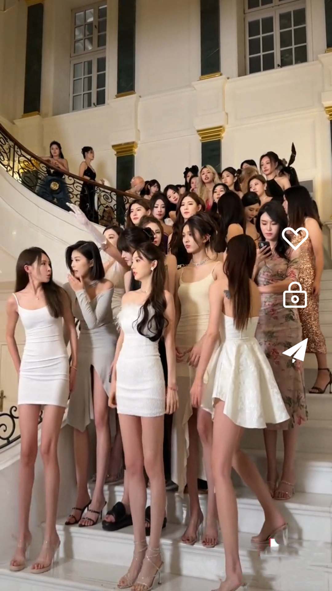 女主足交截图